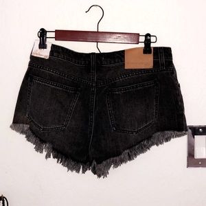 Cute new distressed black shorts